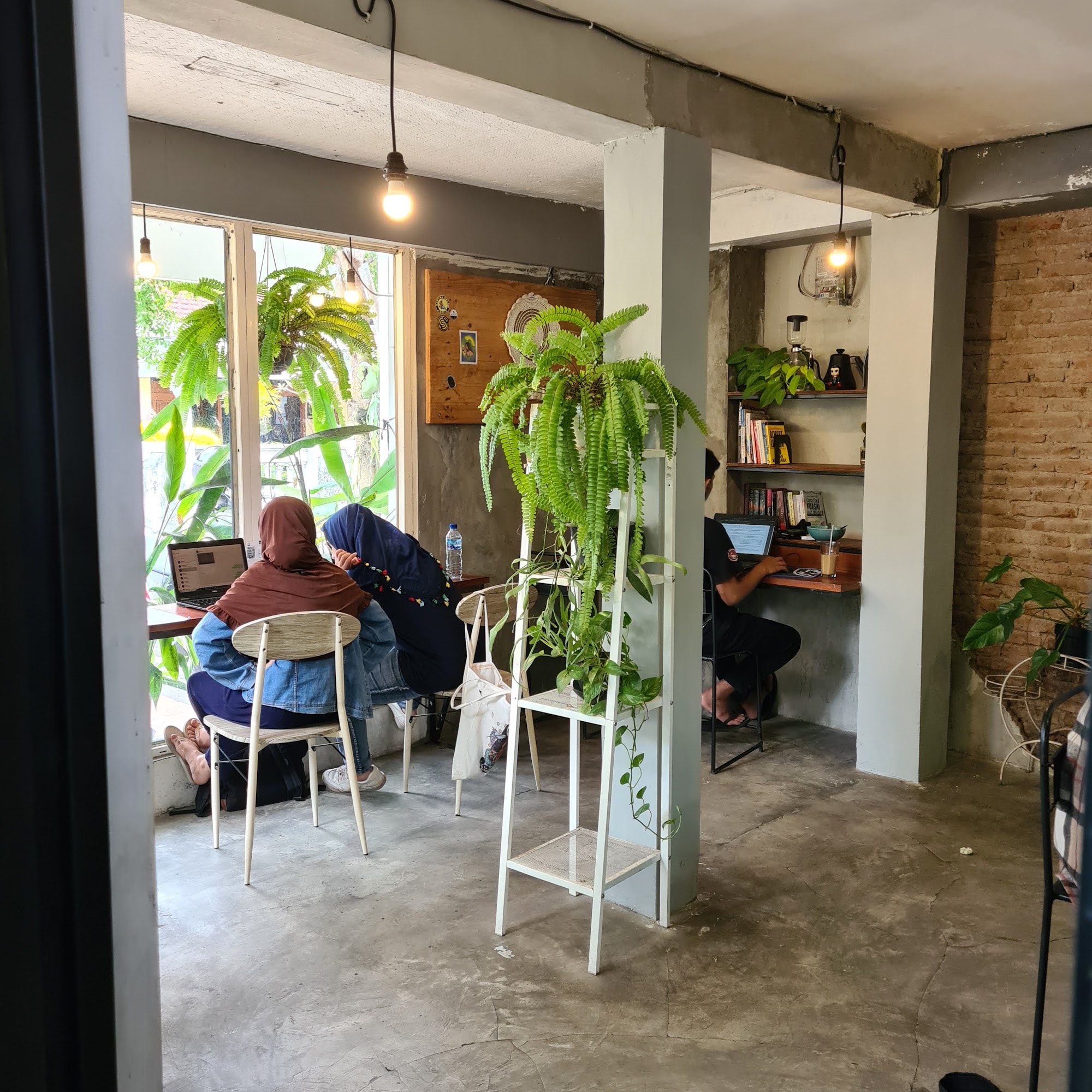 Meja bar Sembilan Coffee House